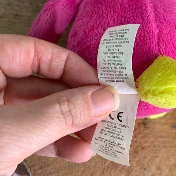 RARE Russ YUMMY PEEPERS “Berry Bunny” Scratch N Sniff  Strawberry Scent Toy - Picture 6 of 7